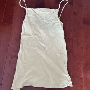 Princess Polly dress with exposed back. (FYI short, I am 5’ 4”). Worn twice.